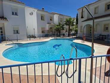 Reihenhaus mit Pool zum Verkauf in Pueblo Valtocado
