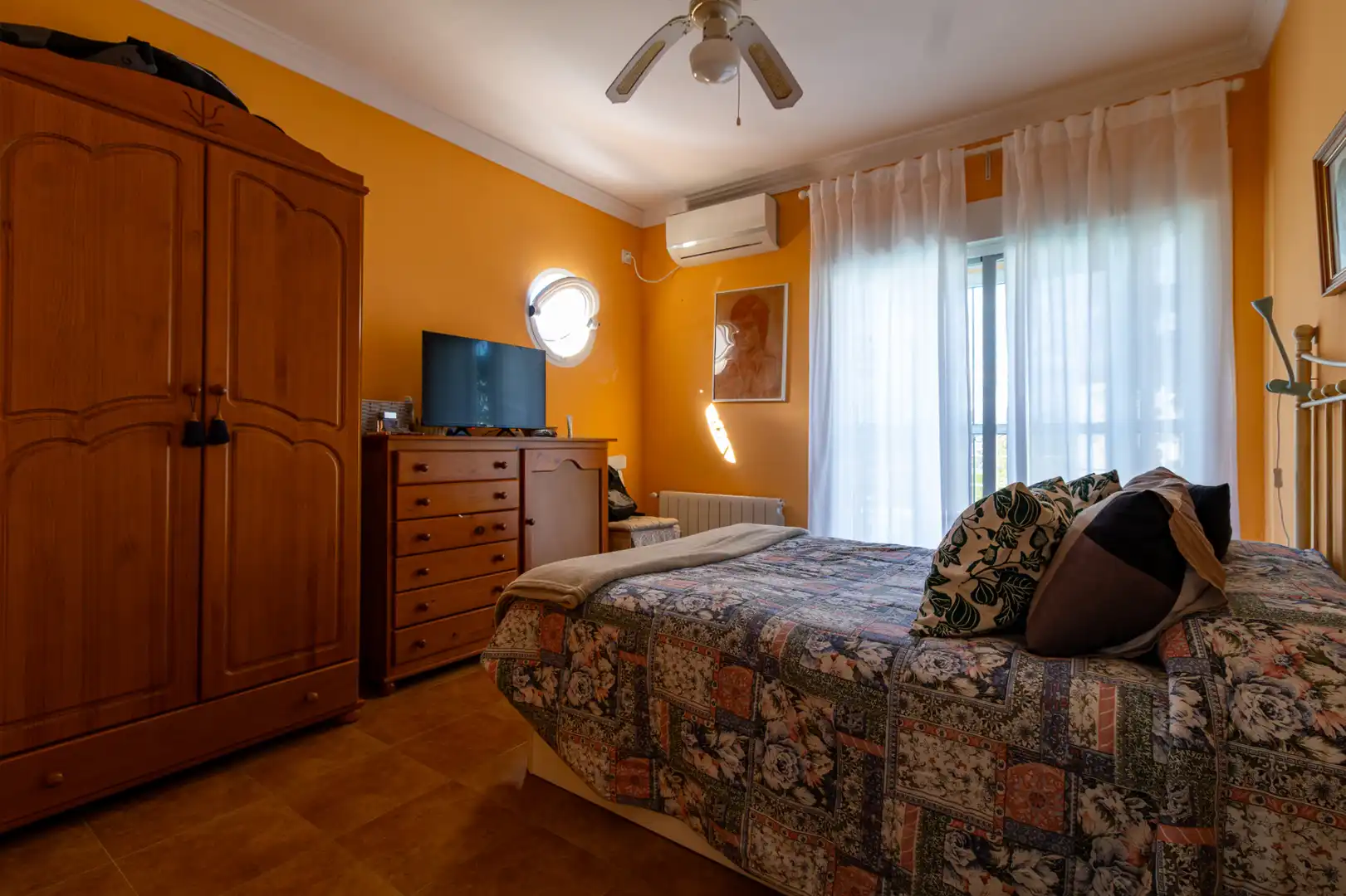 Habitación de Casa o chalet en venta en Bollullos de la Mitación con Aire acondicionado, Calefacción y Jardín privado