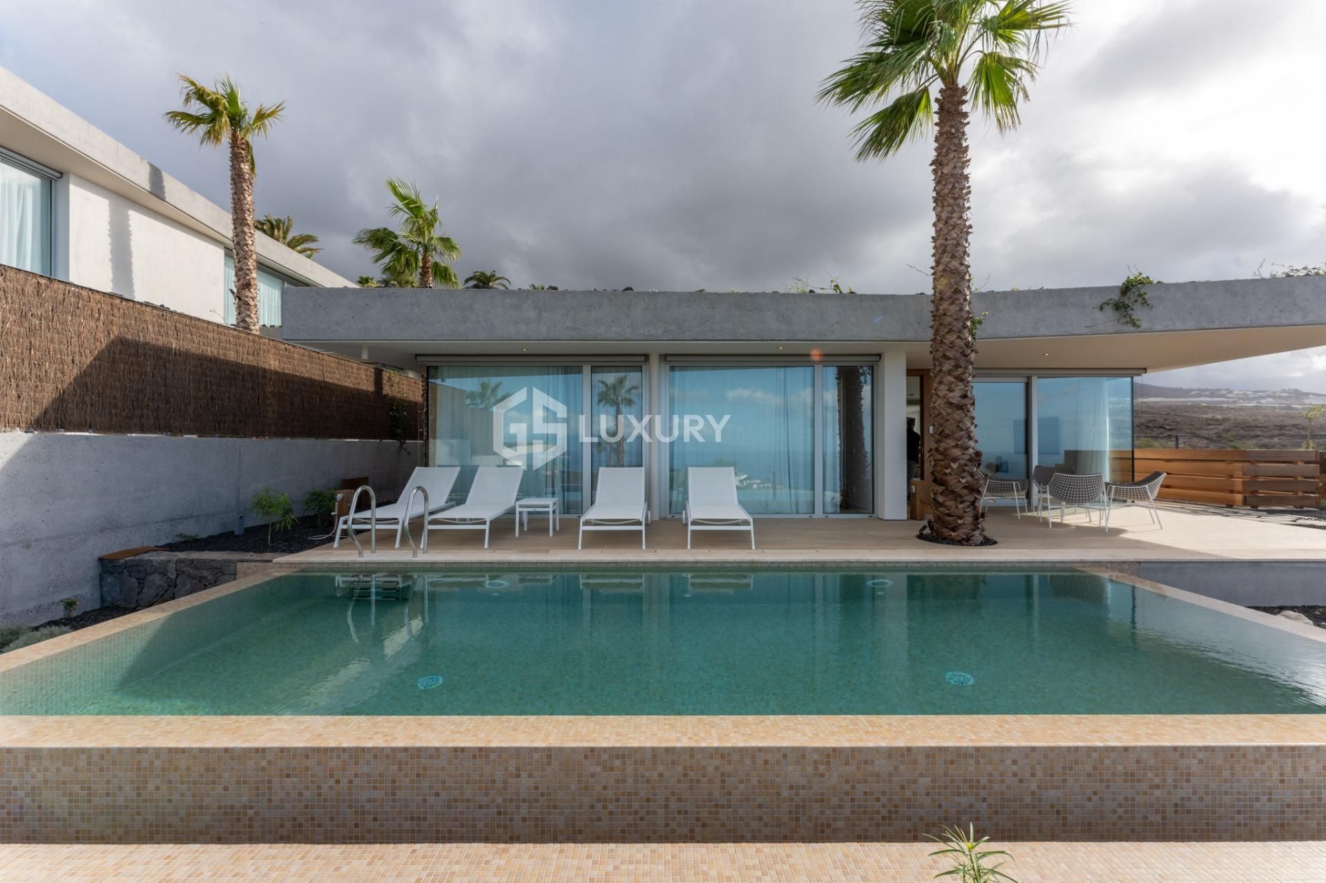 Exterior view of House or chalet for sale in Guía de Isora  with Air Conditioner, Heating and Private garden