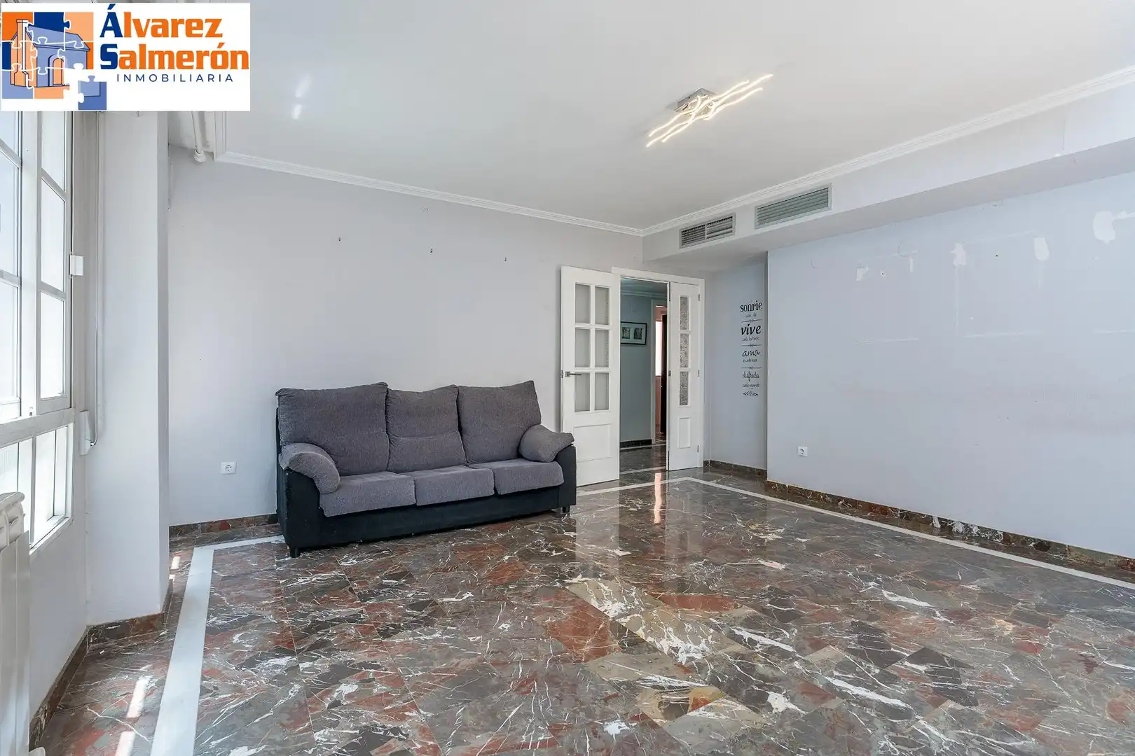 Sala de estar de Piso en venta en Granada con Aire acondicionado, Calefacción y Terraza