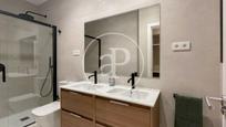 Bathroom of Flat for sale in  Madrid Capital  with Air Conditioner, Heating and Furnished