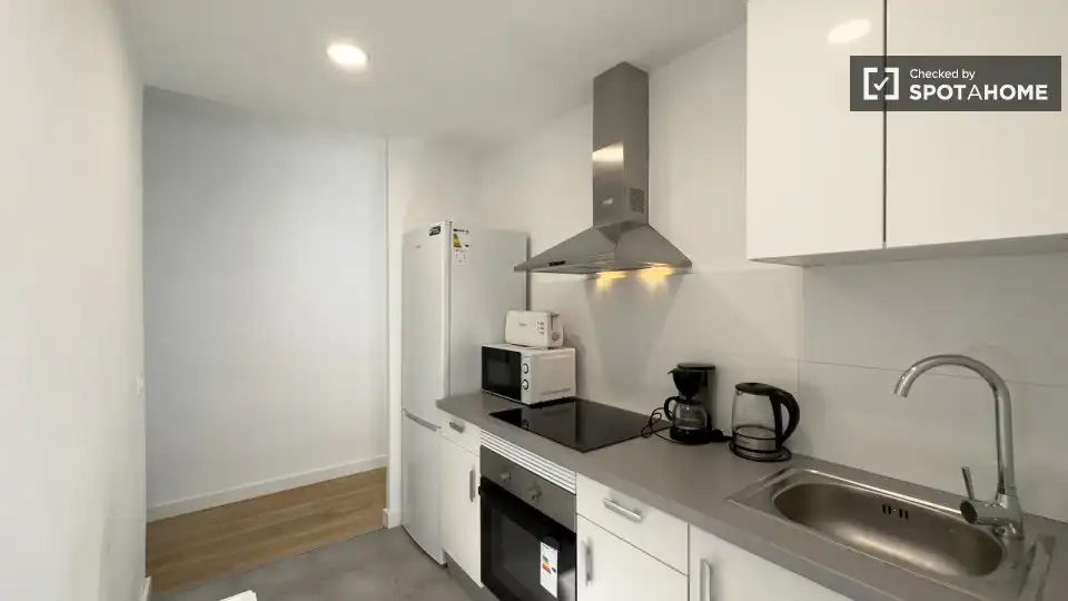 Kitchen of Flat for rent in L'Hospitalet de Llobregat  with Air Conditioner, Heating and Furnished