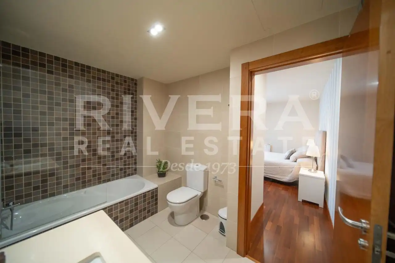 Badezimmer von Wohnung zum Verkauf in Sanxenxo mit Heizung, Terrasse und Abstellraum