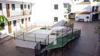 Vista exterior de Apartament en venda en Sanlúcar la Mayor amb Traster i Piscina comunitària