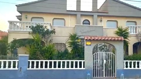 FANTÁSTICA CASA INDIVIDUAL CON 8 HABITACONES A 600 METROS DE LA PLAYA!