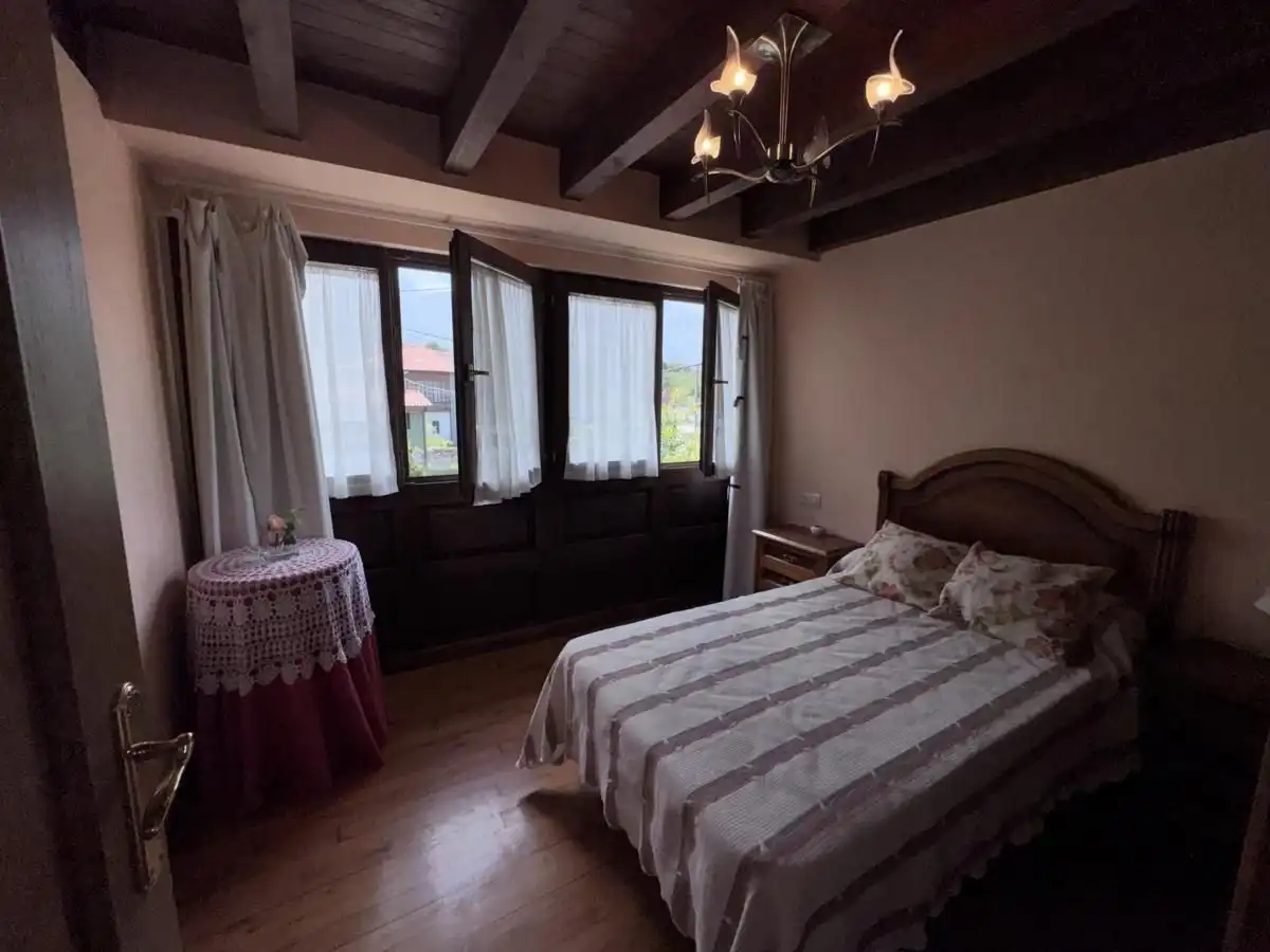 Habitación de Casa adosada en venta en Llanes con Calefacción, Jardín privado y Terraza