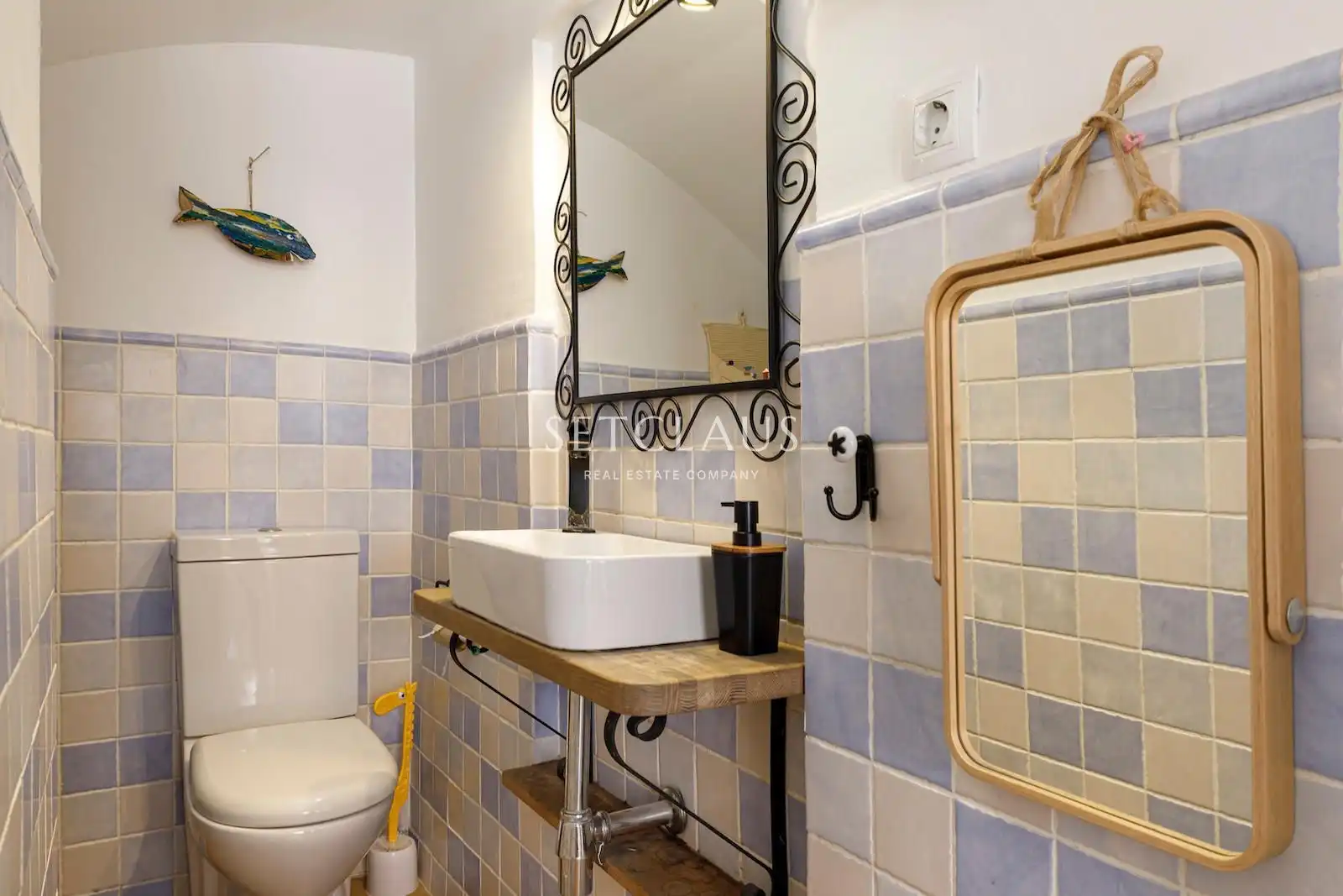 Bathroom of Houses for sale in El Masnou  with Air Conditioner, Heating and Terrace