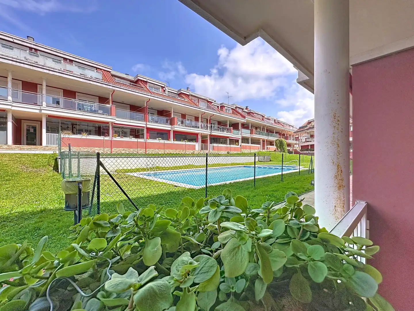 Außenansicht von Wohnung zum Verkauf in Vilagarcía de Arousa mit Terrasse und Schwimmbad