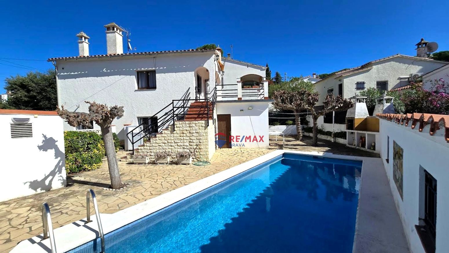 Vista exterior de Casa o xalet en venda en L'Escala amb Calefacció, Terrassa i Traster
