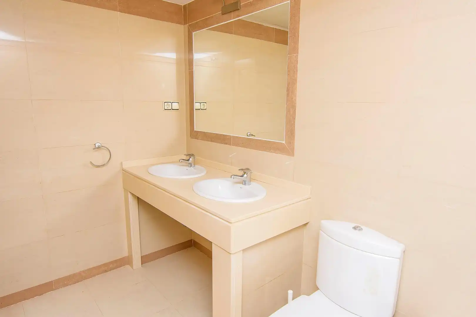 Baño de Piso en venta en Carboneras con Balcón y Piscina comunitaria