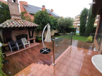 Terrassa de Casa o xalet en venda en Lardero amb Calefacció, Jardí privat i Terrassa