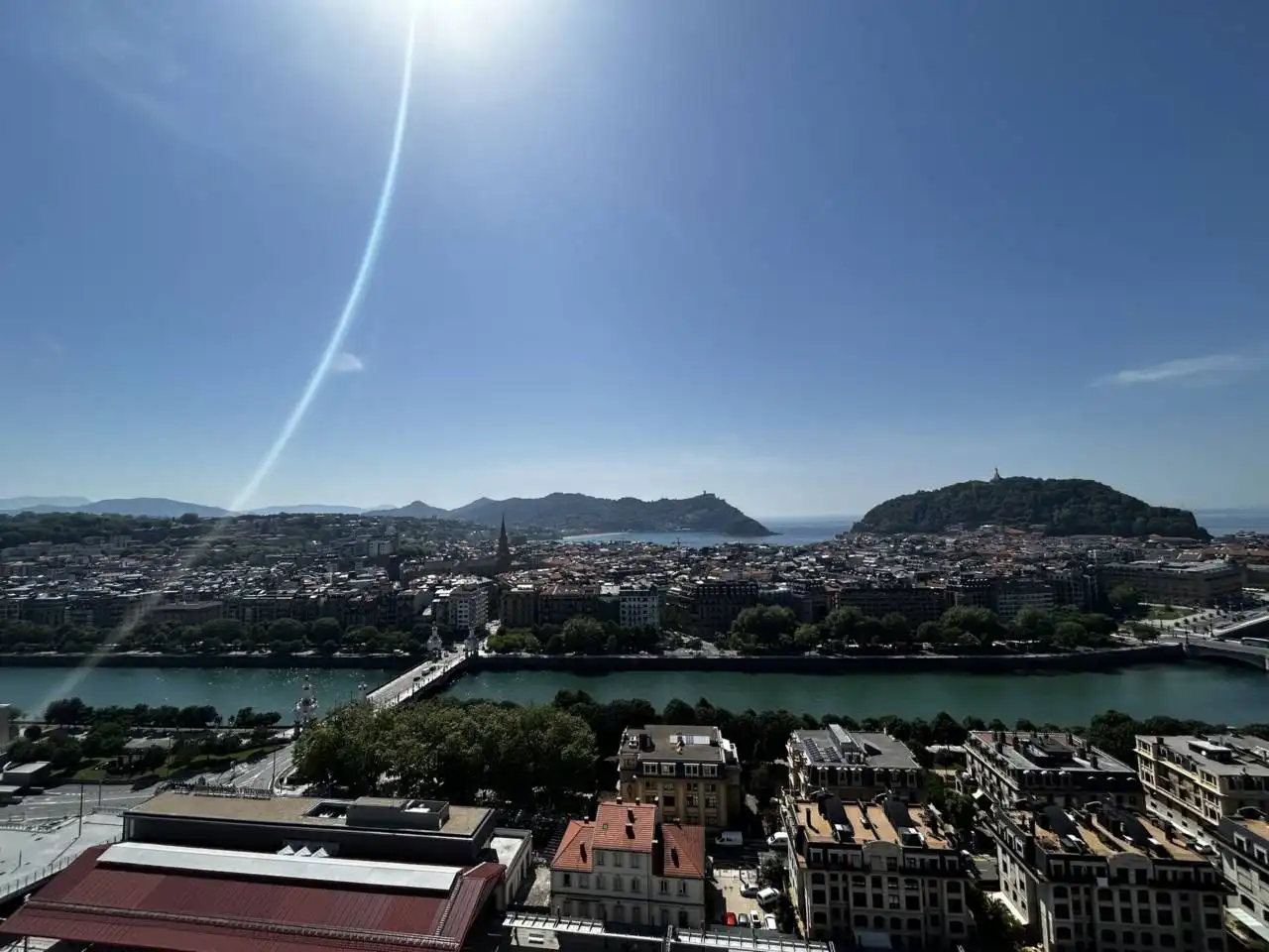 Vista exterior de Pis en venda en Donostia - San Sebastián  amb Calefacció, Traster i Alarma