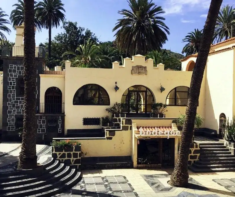 Vista exterior de Casa o xalet en venda en Las Palmas de Gran Canaria amb Terrassa, Piscina i Balcó