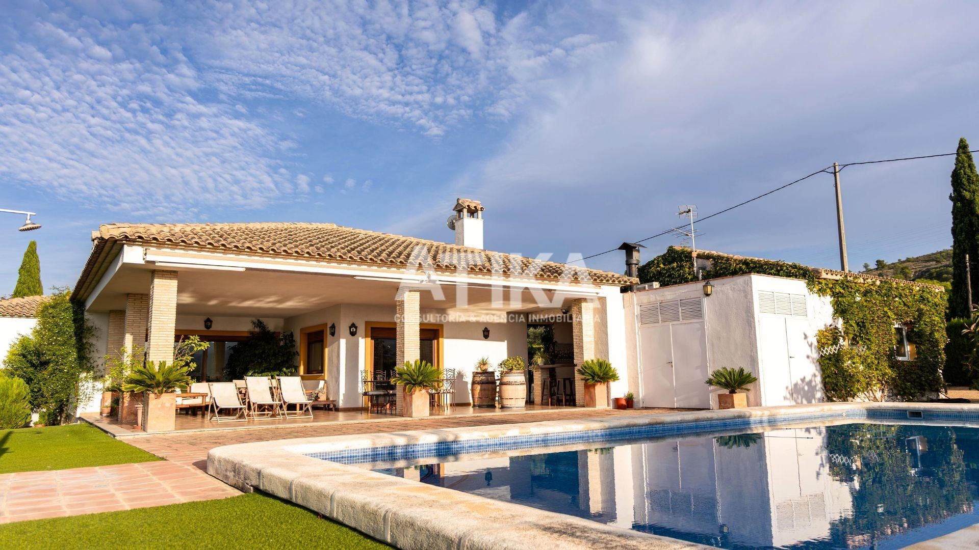 Exterior view of House or chalet for sale in Ontinyent  with Air Conditioner, Heating and Private garden