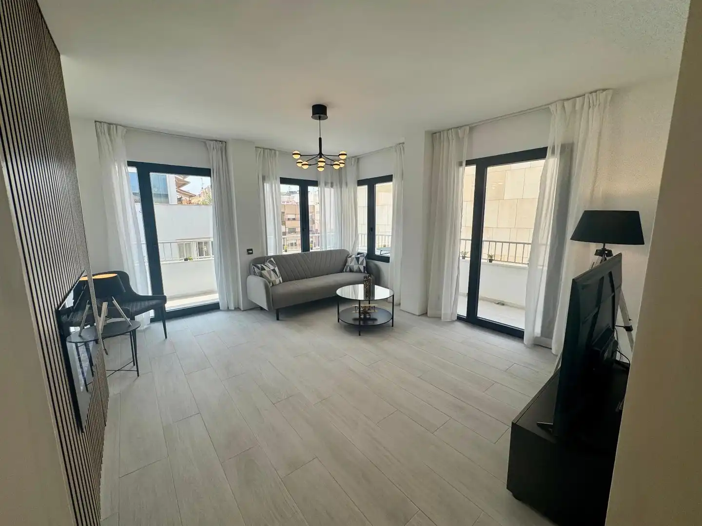 Sala de estar de Apartamento en venta en Torrevieja con Aire acondicionado, Terraza y Amueblado