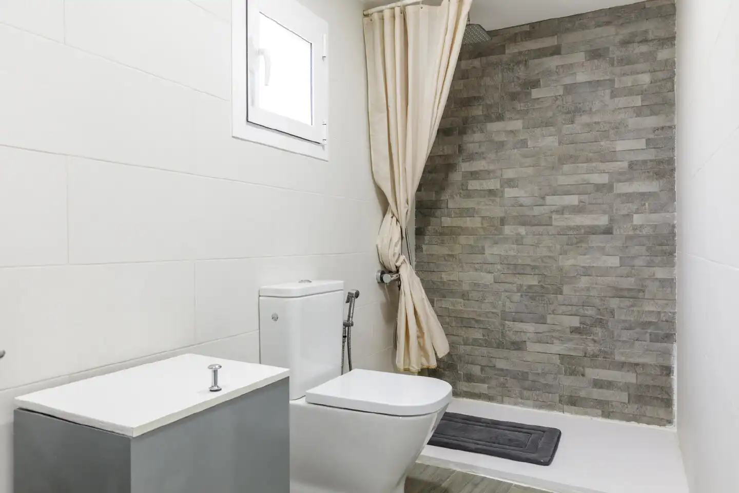 Bany de Casa o xalet en venda en Zaragoza