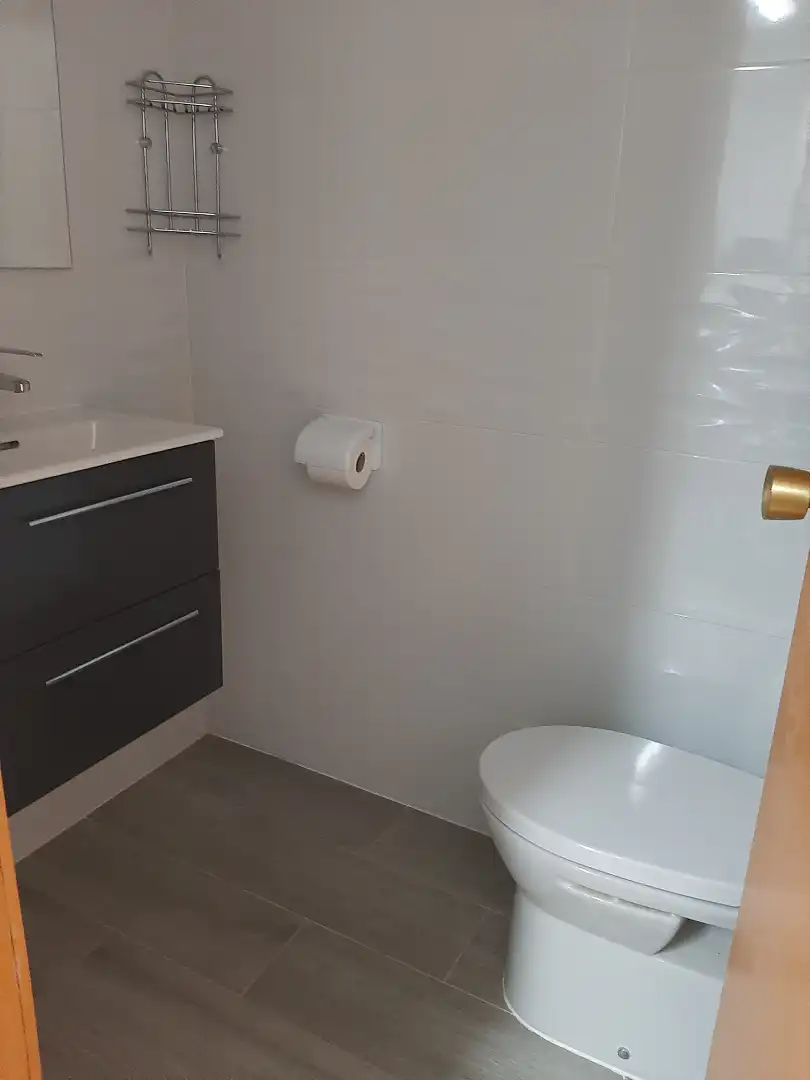 Bany de Local en venda en Valencia amb Terrassa i Moblat