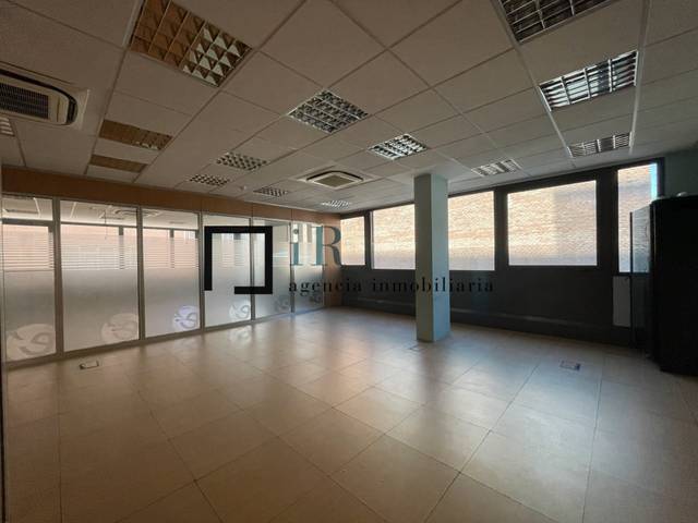 Oficina en Alquiler en Calle de Rufino González en Simancas