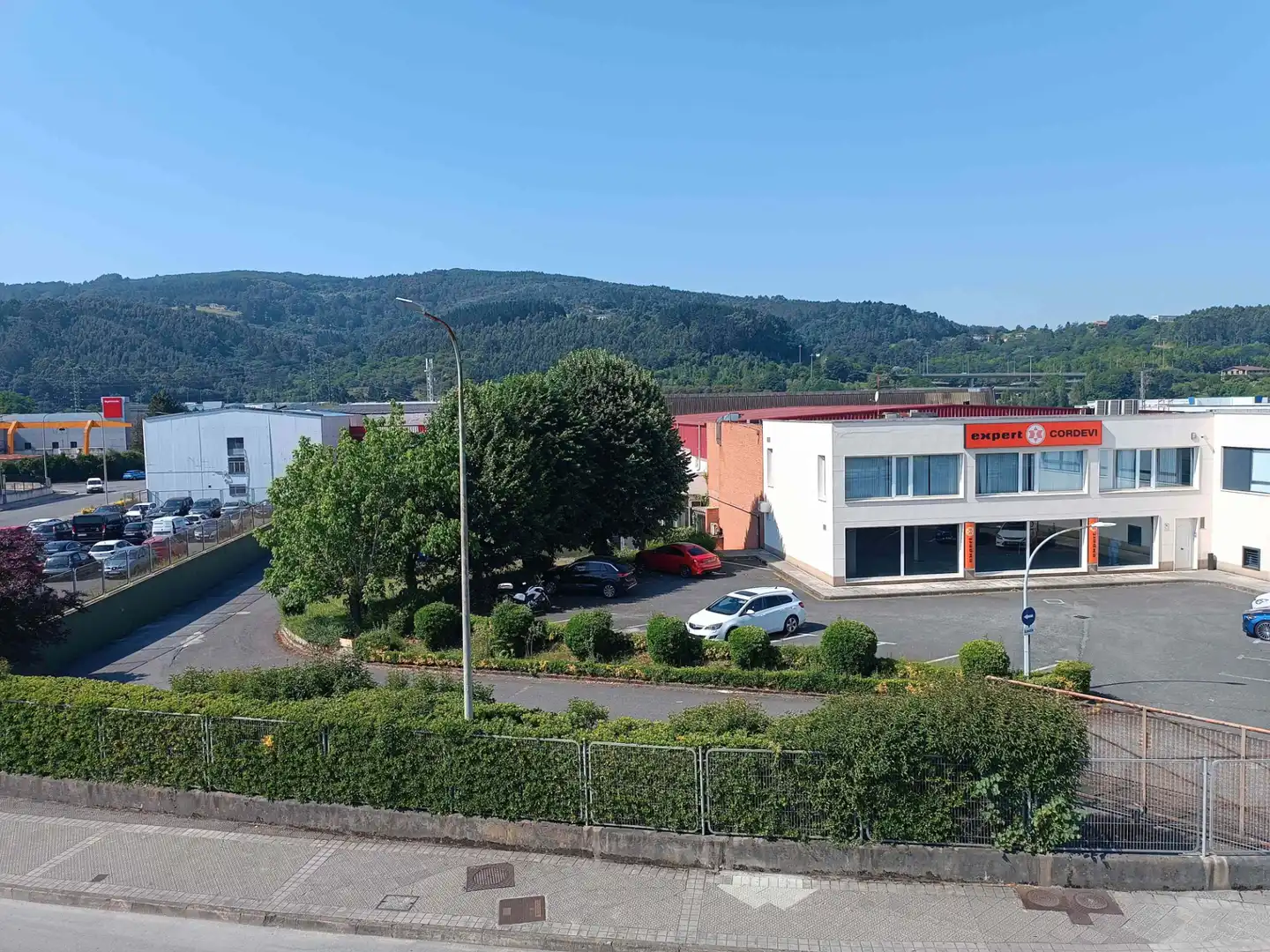 Vista exterior de Nave industrial en venta en Derio