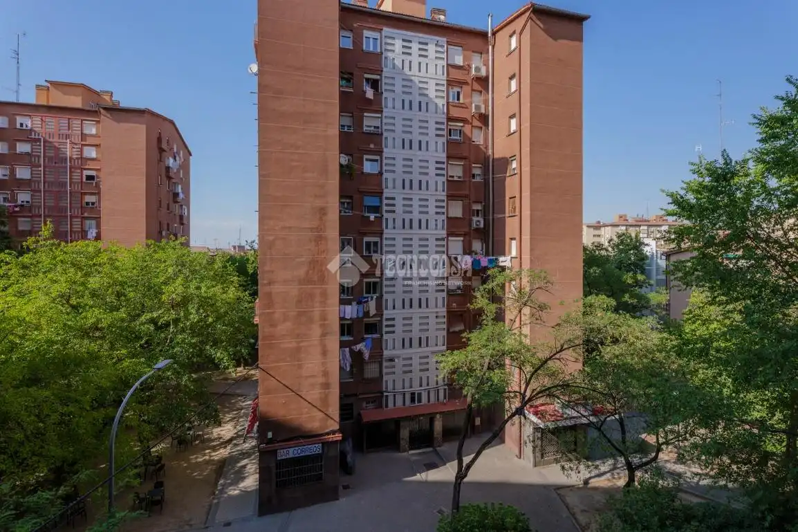Vista exterior de Pis en venda en Madrid amb Calefacció
