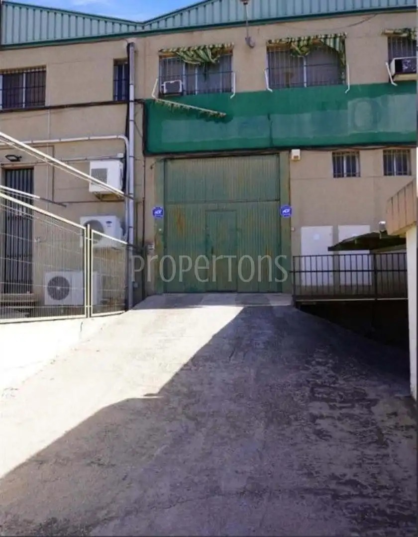 Nau industrial en venda a San Crispín