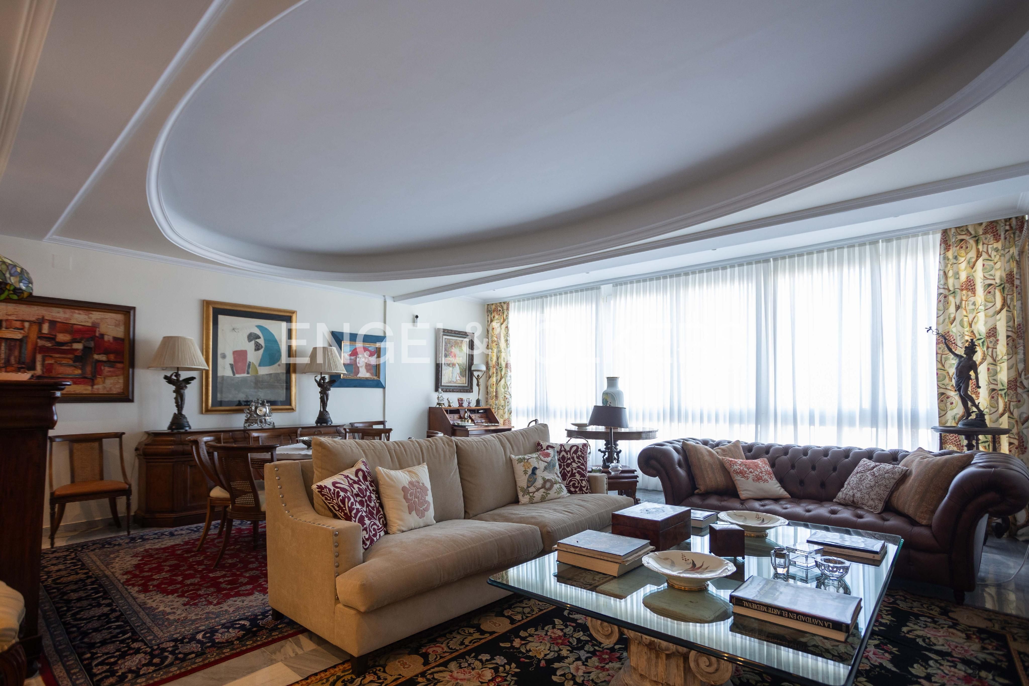 Sala d'estar de Apartament en venda en  Sevilla Capital amb Calefacció