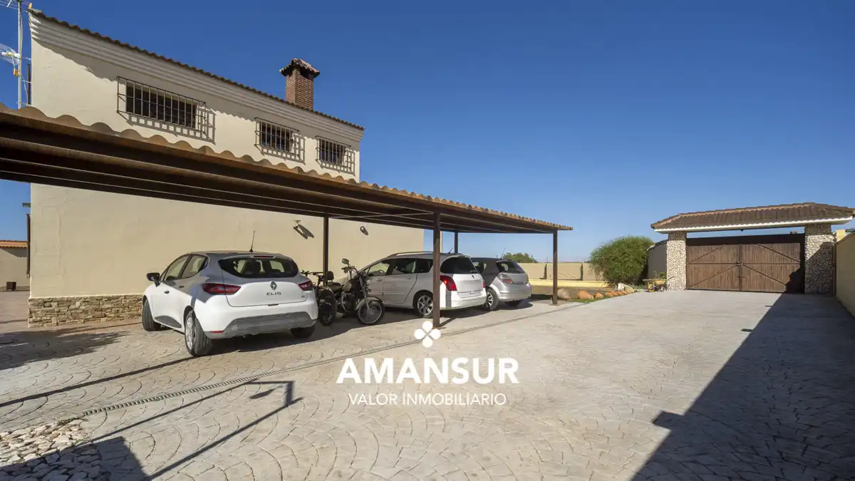 Aparcament de Casa o xalet en venda en Villarrasa amb Aire condicionat, Calefacció i Jardí privat