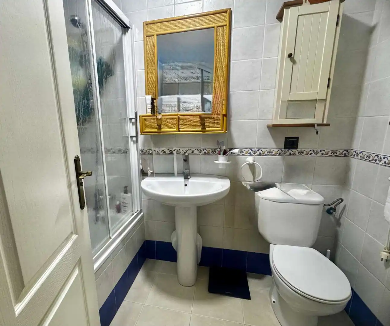 Baño de Piso en venta en Torrox con Piscina y Amueblado
