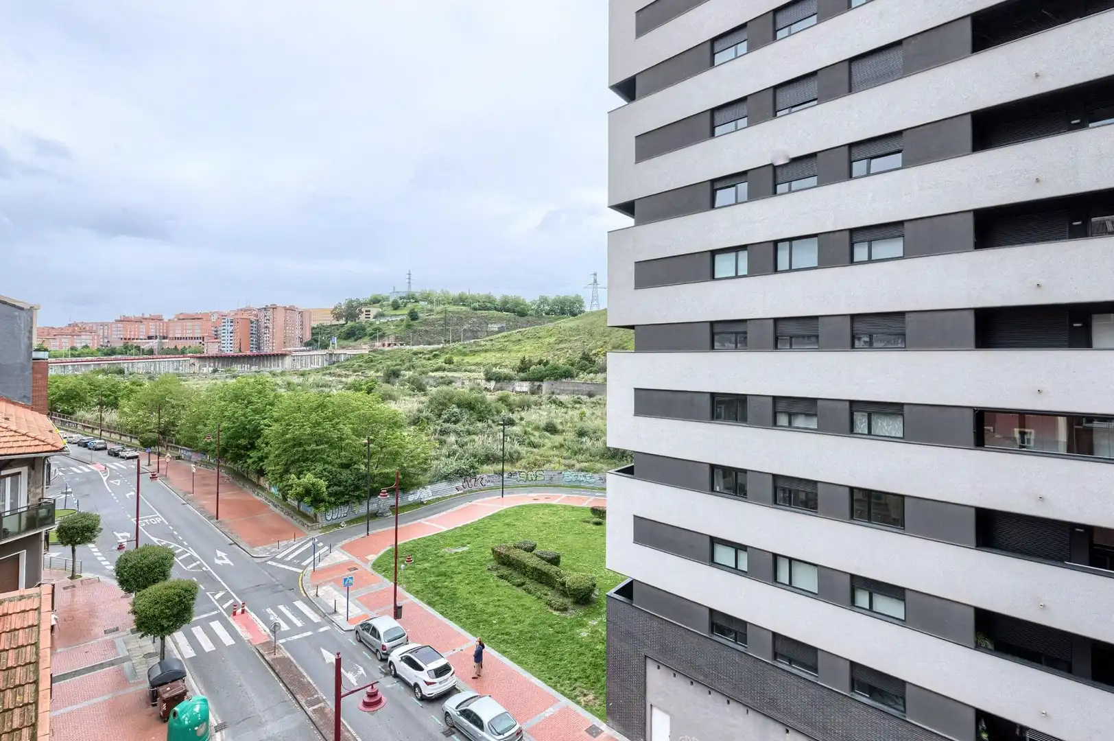 Vista exterior de Pis en venda en Barakaldo  amb Calefacció, Jardí privat i Moblat