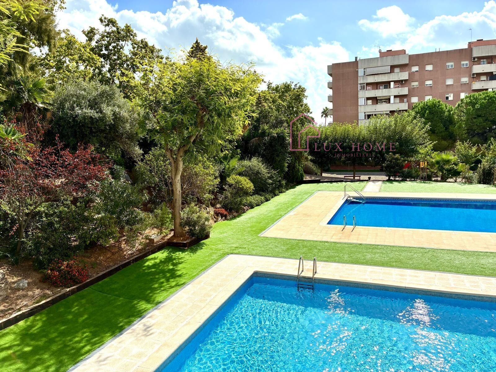 Swimming pool of Planta baja for sale in Castelldefels  with Air Conditioner, Heating and Private garden