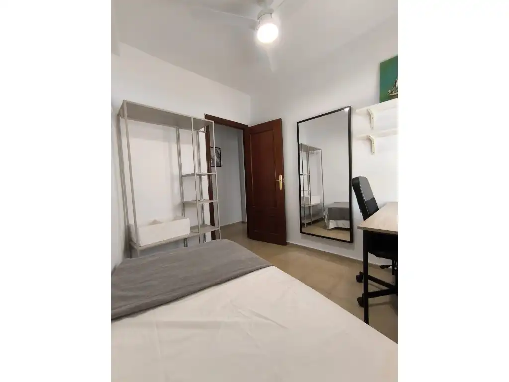 Flat for rent in Calle Julio Pellicer, Ciudad Jardín - Zoco