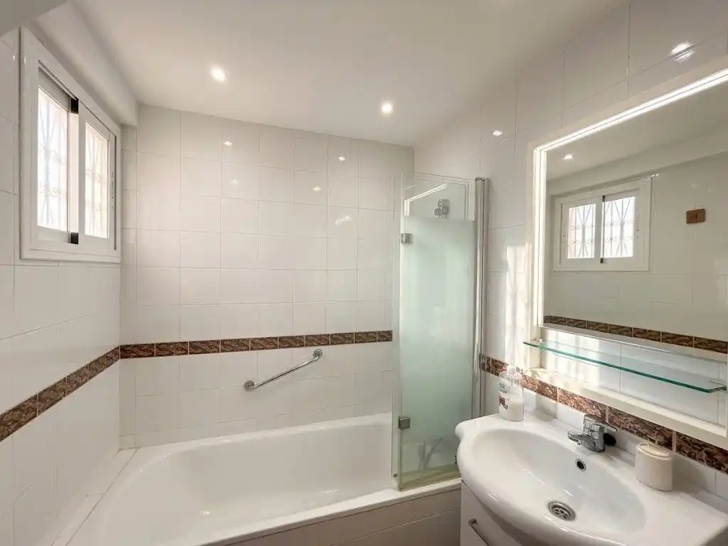 Baño de Piso en venta en Sevilla con Aire acondicionado y Calefacción