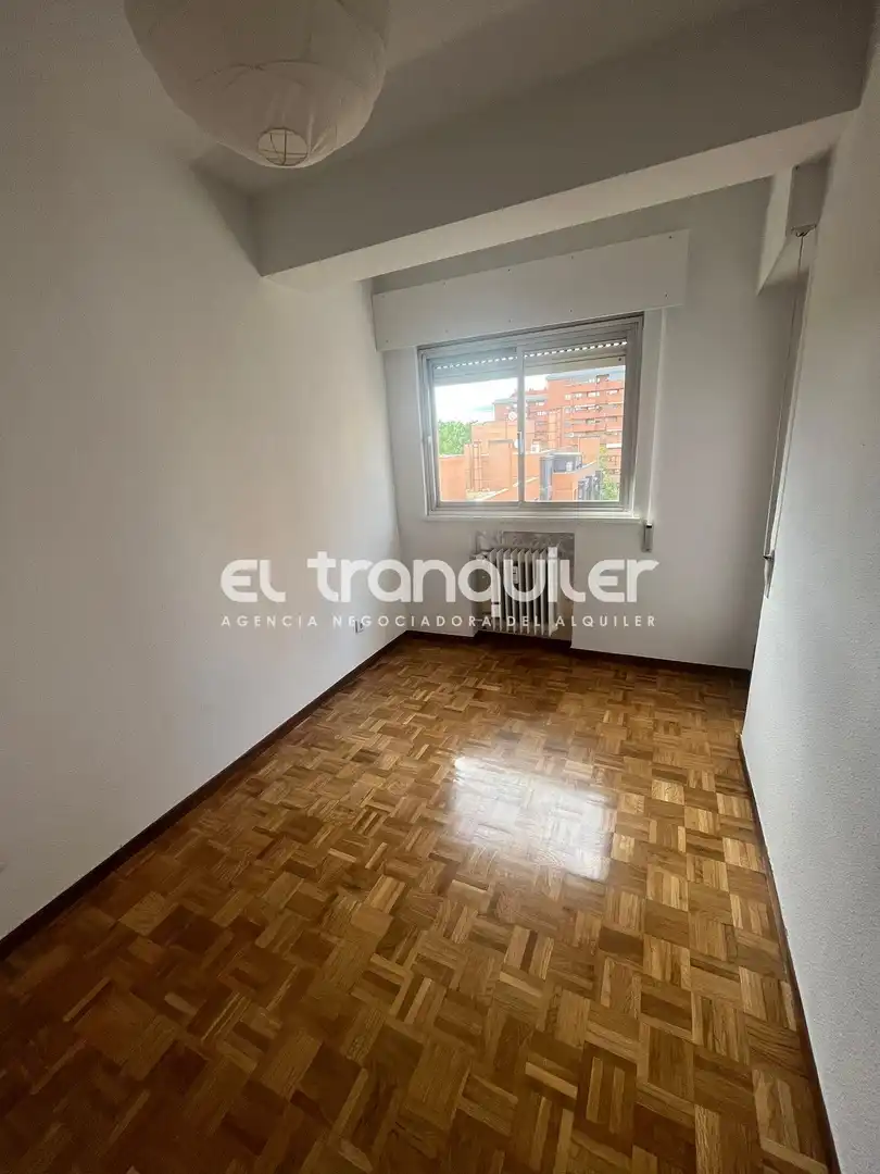 Bedroom of Flat for rent in Madrid  with Parquet flooring, Terrace and Washing machine
