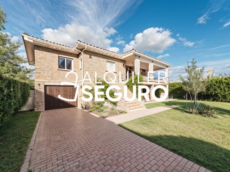 Exterior view of House or chalet to rent in Valdemorillo  with Heating, Terrace and Storage room