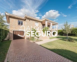 Vista exterior de Casa o xalet de lloguer en Valdemorillo amb Calefacció, Terrassa i Traster