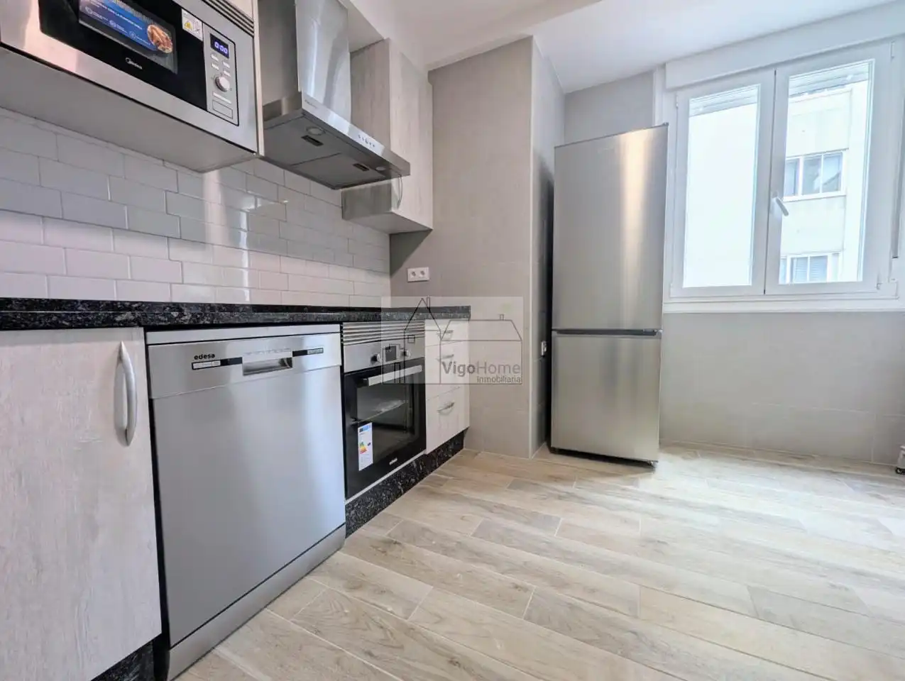 Cocina de Piso de alquiler en Vigo  con Calefacción, Terraza y Amueblado