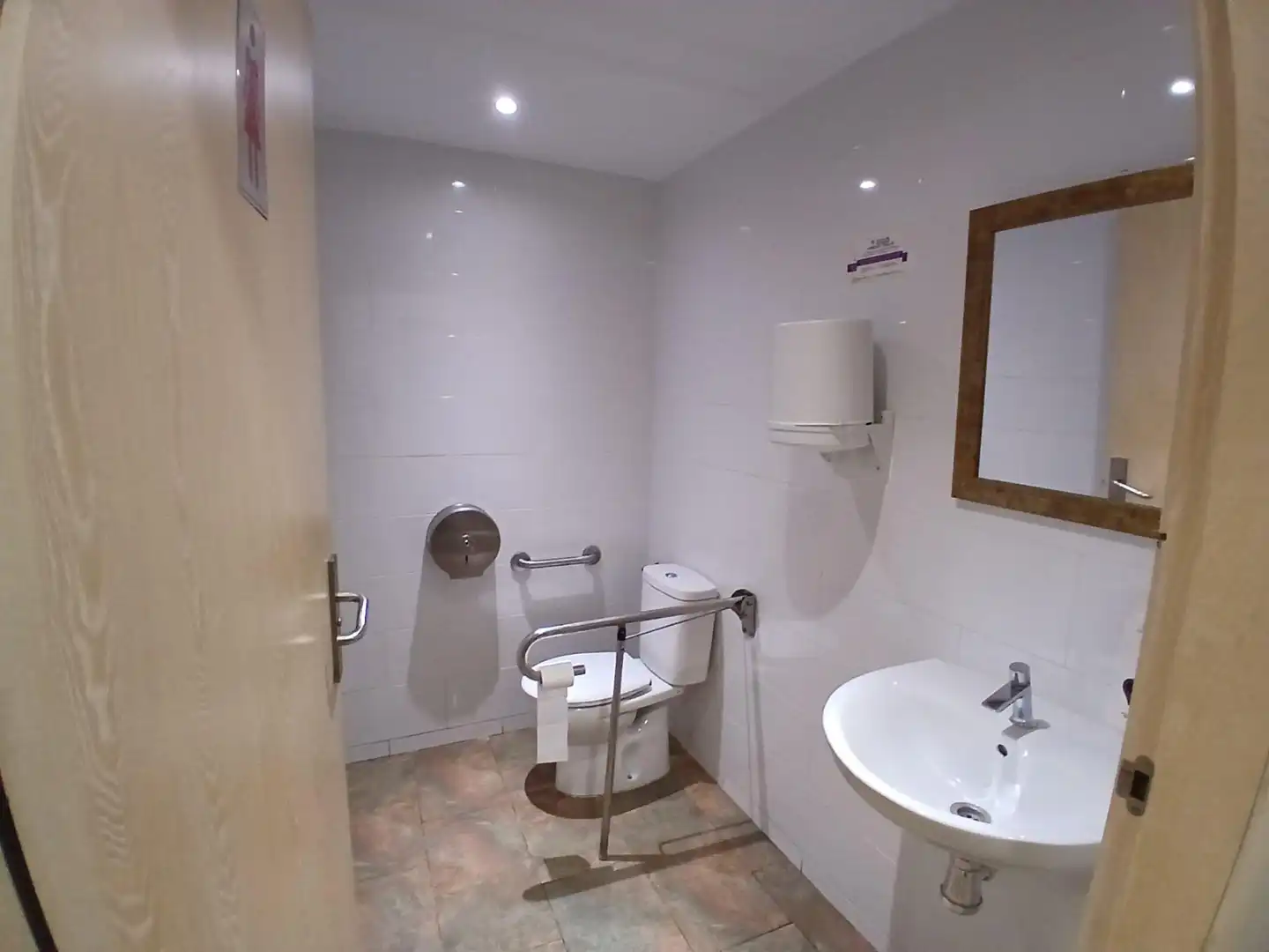 Baño de Local de alquiler en Alcázar de San Juan