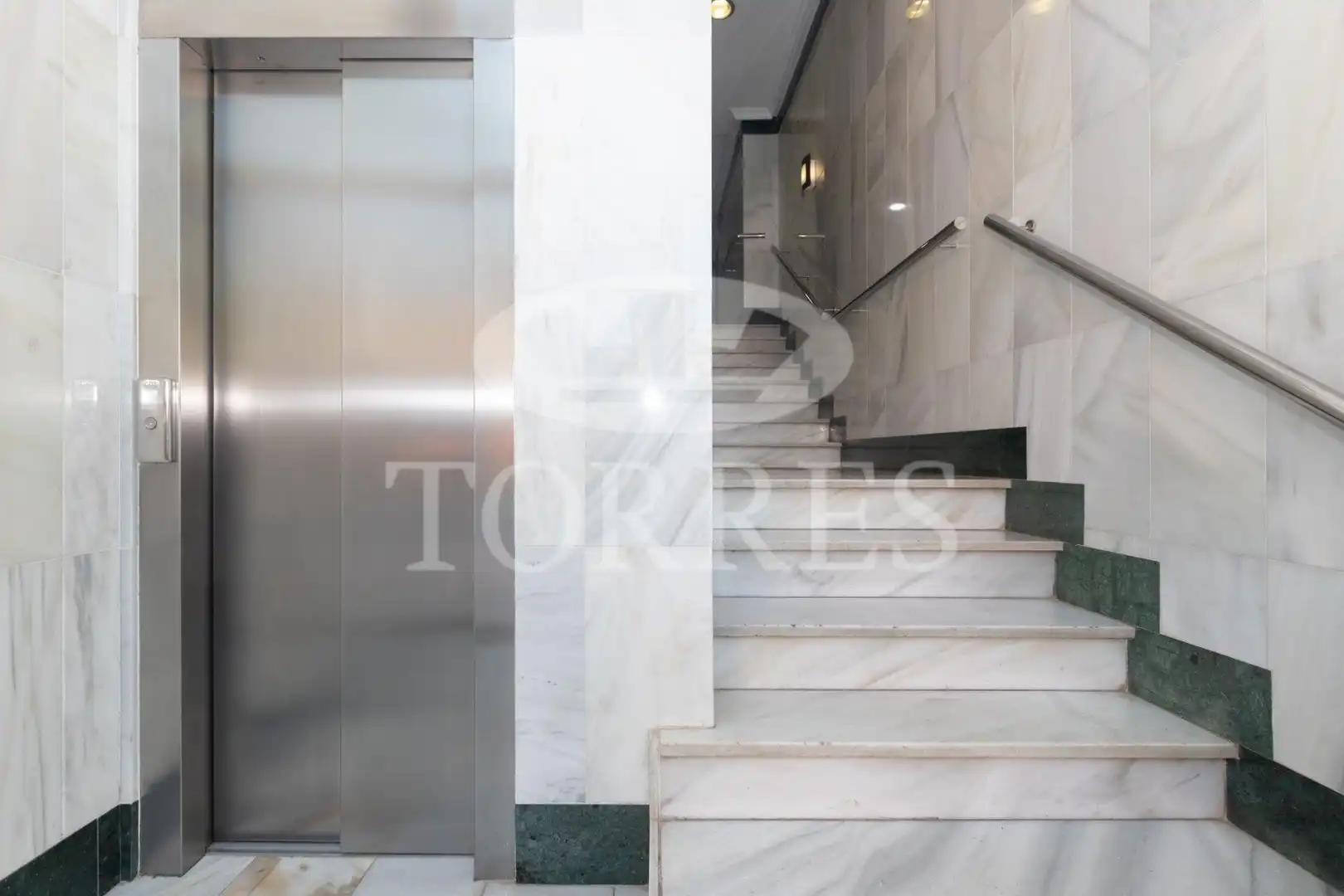 Piso en venta en AYALA, Parque Ayala - Jardín de la Abadía - Huelín