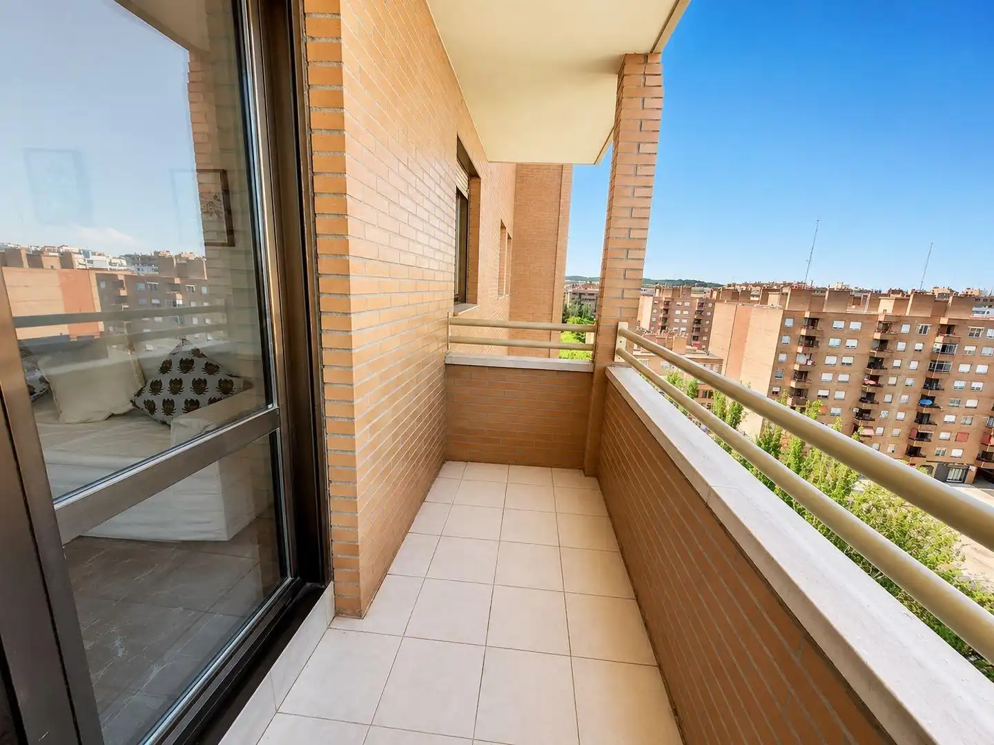 Terraza de Piso en venta en Zaragoza con Calefacción y Balcón