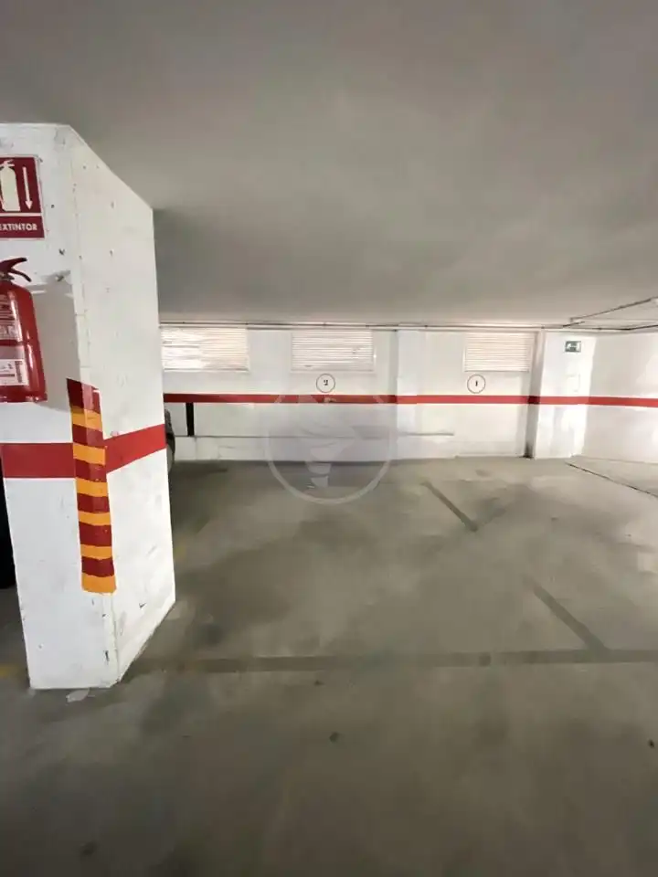 Parkplatz von Maisonette zum Verkauf in Linares mit Klimaanlage