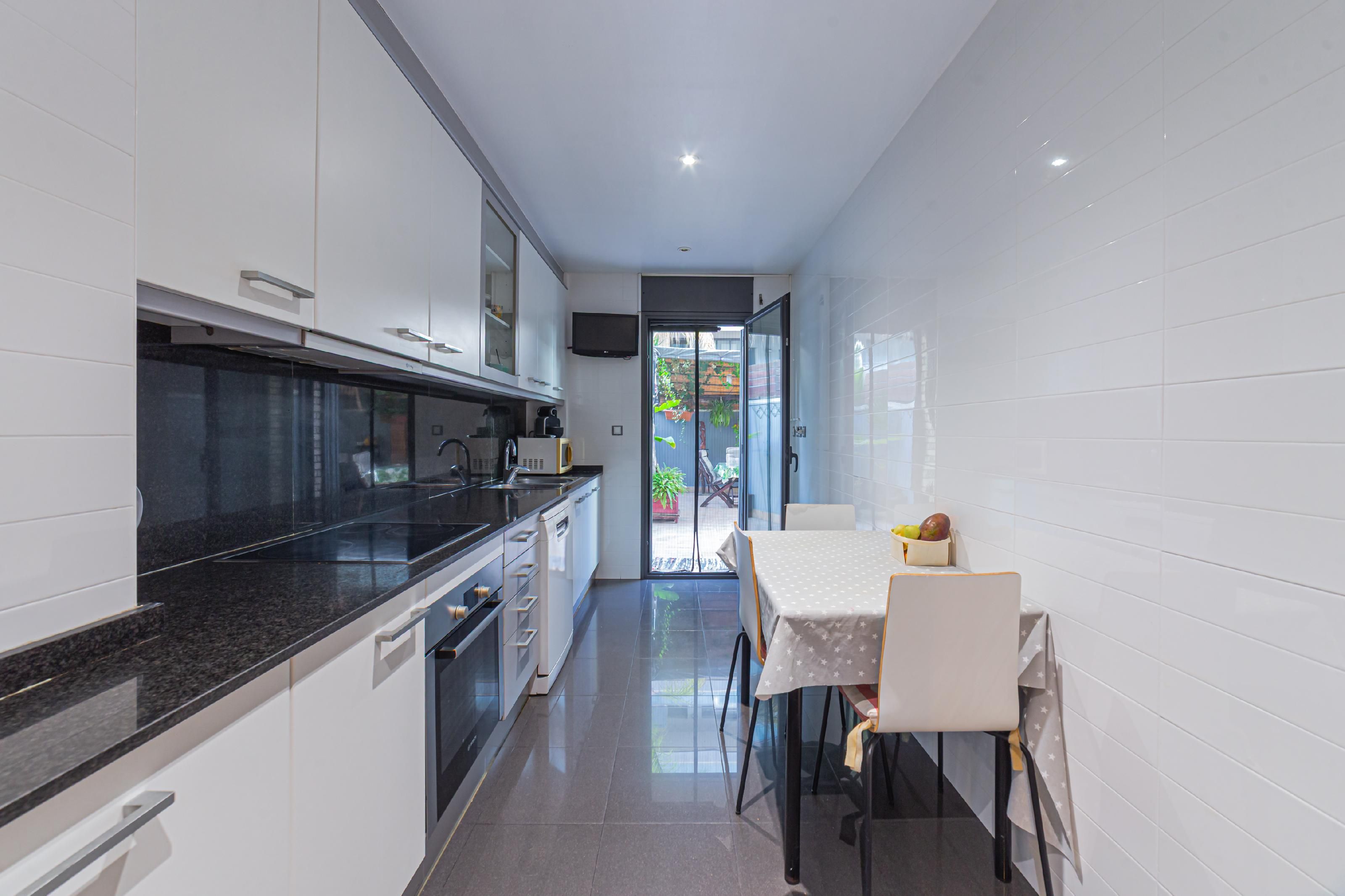 Cuina de Pis en venda en Badalona amb Aire condicionat, Calefacció i Jardí privat