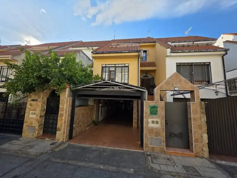 Vista exterior de Casa o chalet en venta en Plasencia con Aire acondicionado, Calefacción y Jardín privado