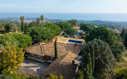 Vista exterior de Casa o xalet en venda en Sant Vicenç de Montalt amb Aire condicionat, Calefacció i Jardí privat