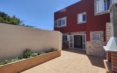 Exterior view of Single-family semi-detached for sale in Vega de San Mateo  with Air Conditioner and Terrace