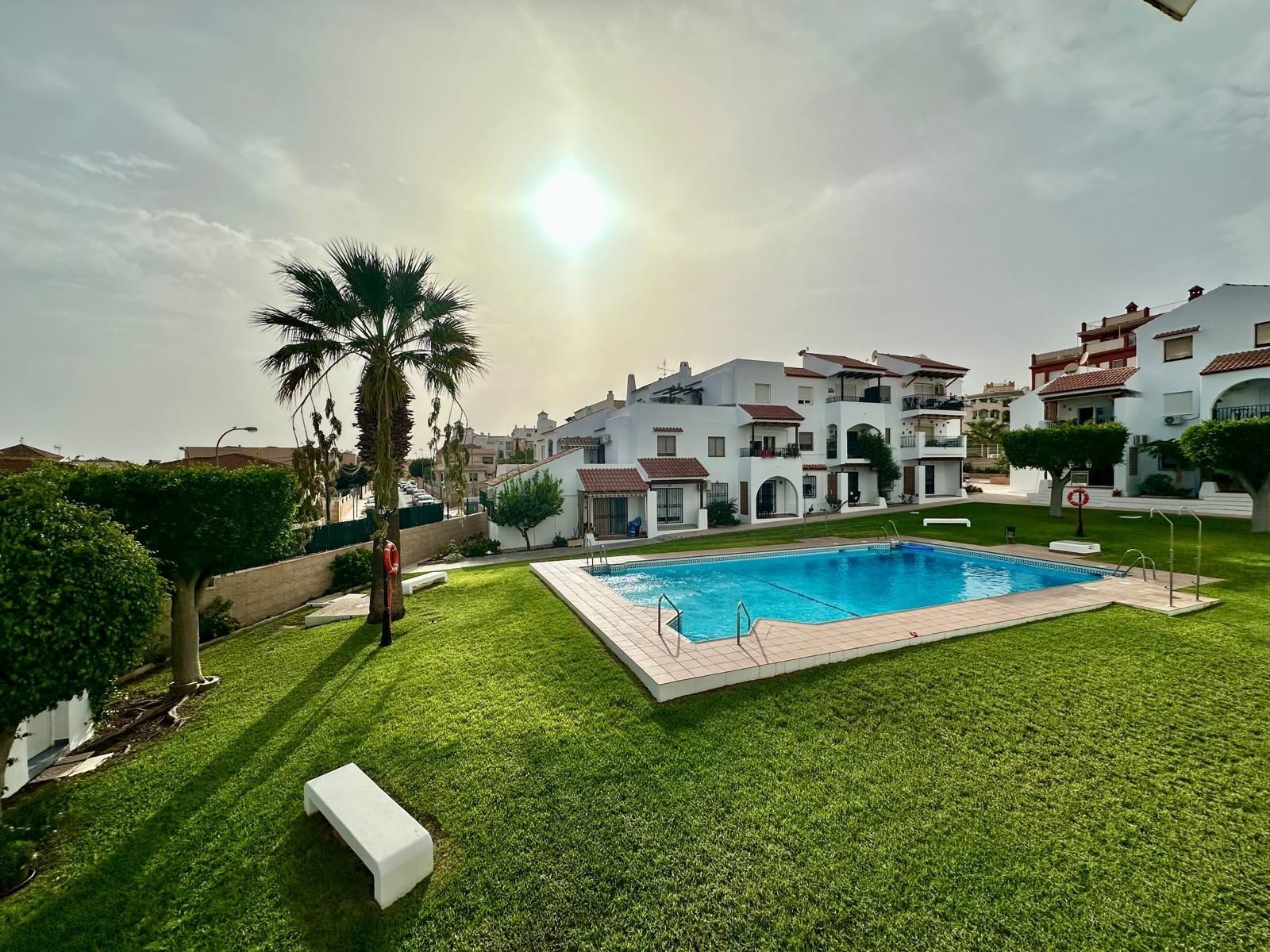 Swimming pool of Flat to rent in Roquetas de Mar