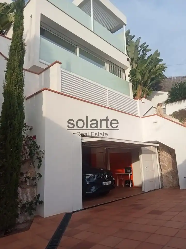 Vista exterior de Casa o xalet de lloguer en Sitges