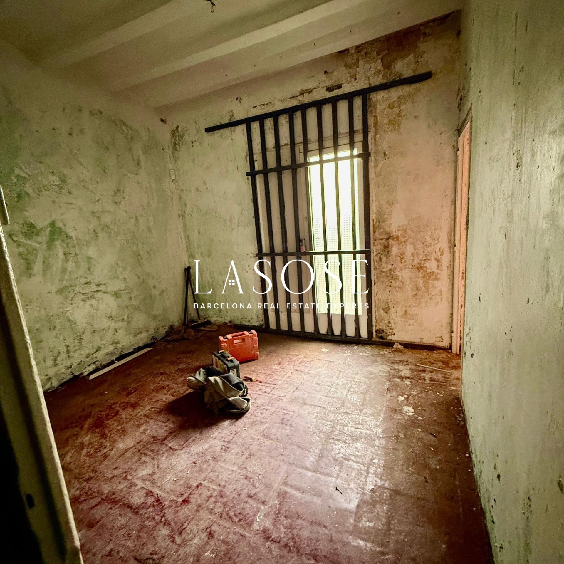 Flat for sale in Calle de la Cera, El Raval, Ciutat Vella