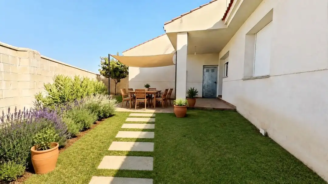 Terrassa de Casa adosada en venda en Santiuste de San Juan Bautista amb Calefacció, Jardí privat i Moblat