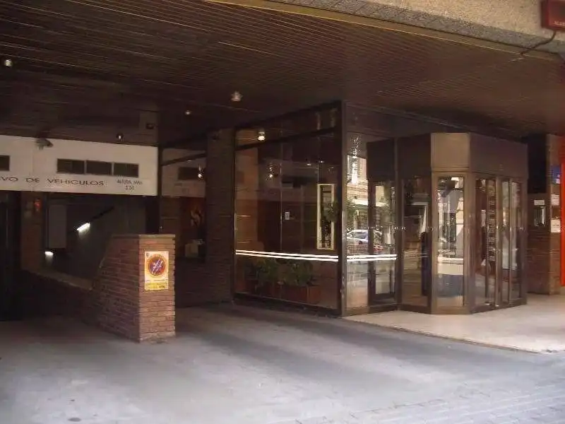 Individual en venta en Calle MARIA DE MOLINA
