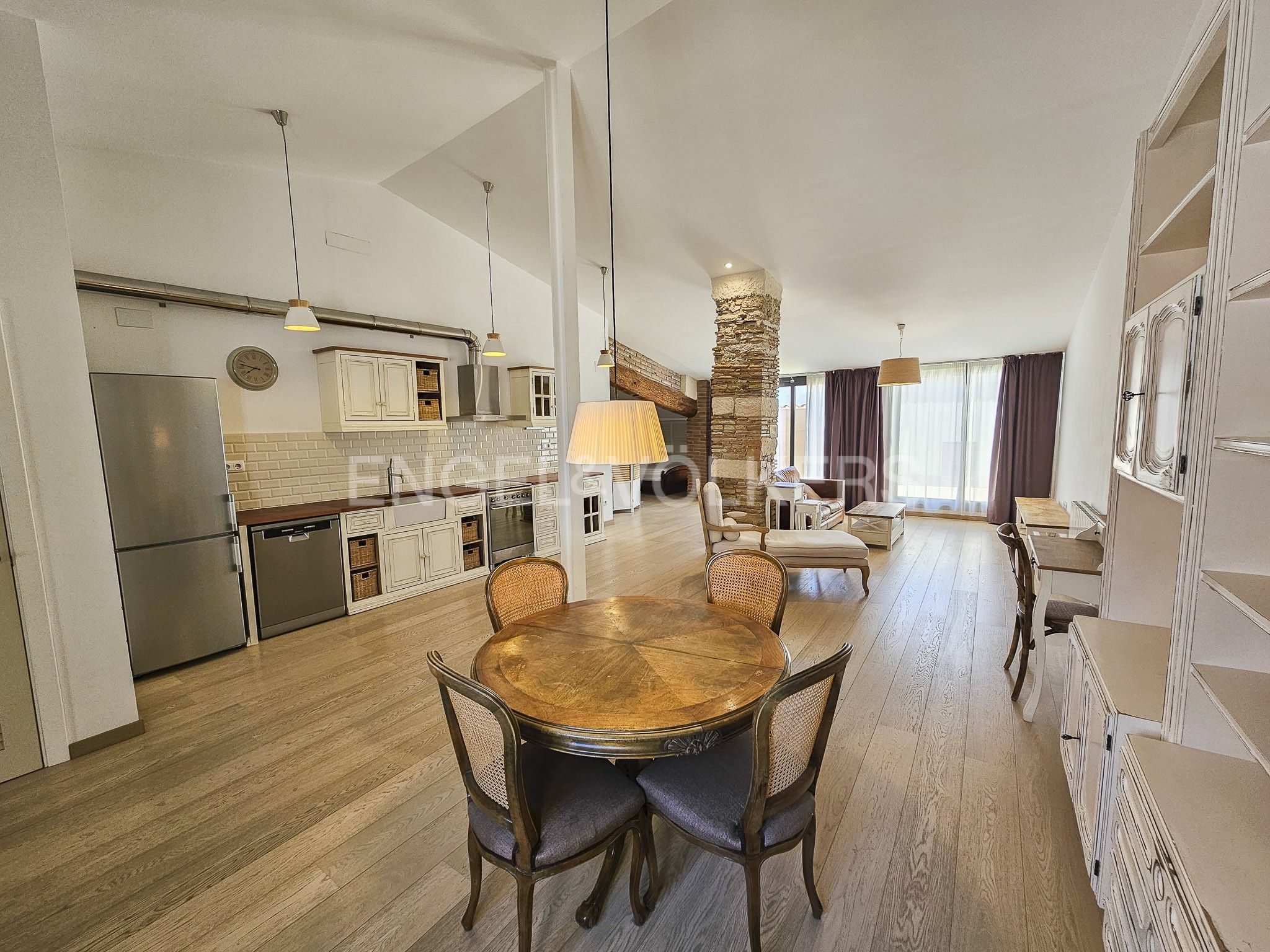 Sala d'estar de Loft de lloguer en Vilafranca del Penedès amb Aire condicionat, Calefacció i Terrassa